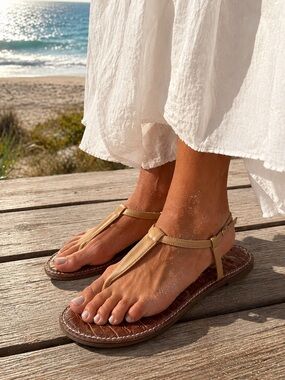 Sam Edelman Gigi Style Tan T-Strap Thong Flat Sandals - Size 7.5